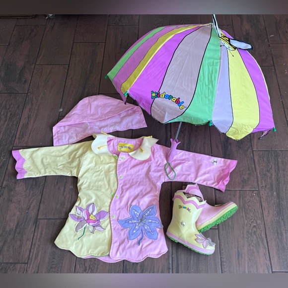 Kidorable Lotus Flower Rainwear Set 4T - Picture 6 of 11